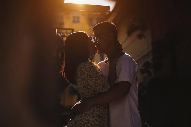 Kıyafetle Yapılan Bağlama Büyüsü